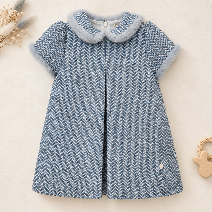 Abito bimba azzurro bouclé con colletto morbido e maniche corte.