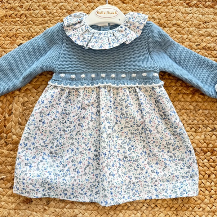 Abito bimba azzurro floreale con parte superiore in maglia e gonna fantasia