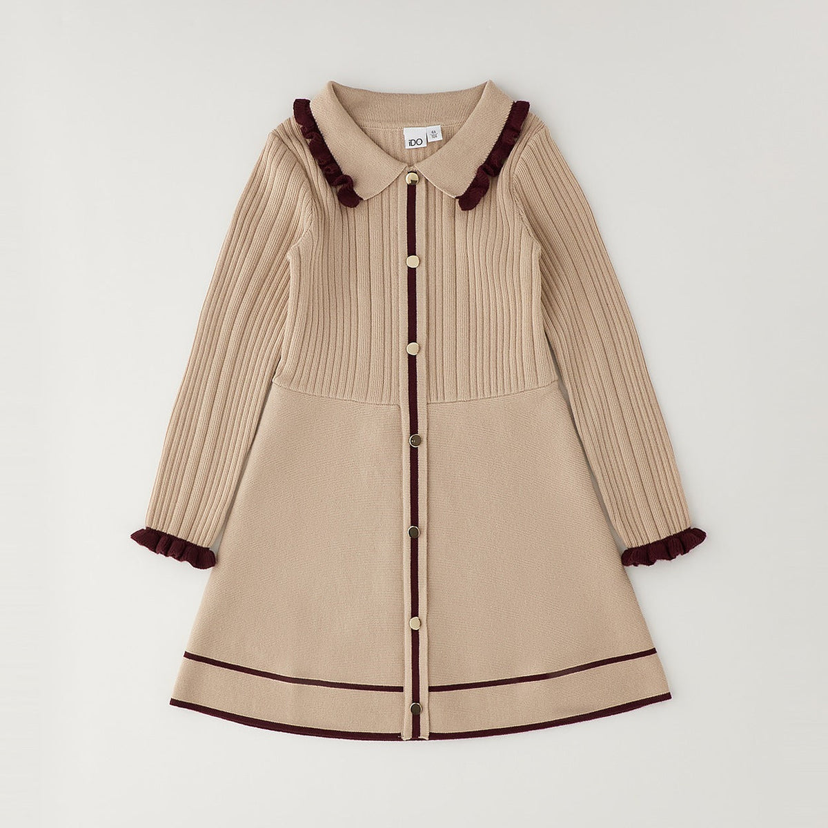 Abito bimba beige in maglia con dettagli bordeaux indossato, vestito elegante bambina