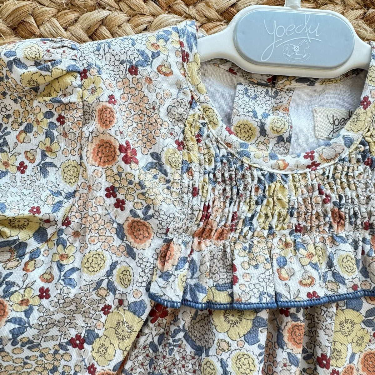 Abito pagliaccetto bimba floreale Yoedu con punto smock e pagliaccetto coordinato