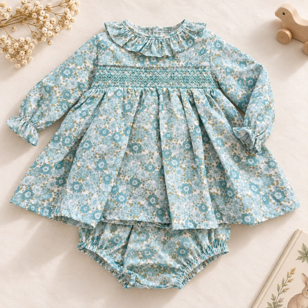 Abito bimba floreale verde acqua in cotone con colletto arricciato e punto smock