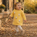 indossato.jpg
Bimba con abito giallo in maglia decorato con fiori bianchi
