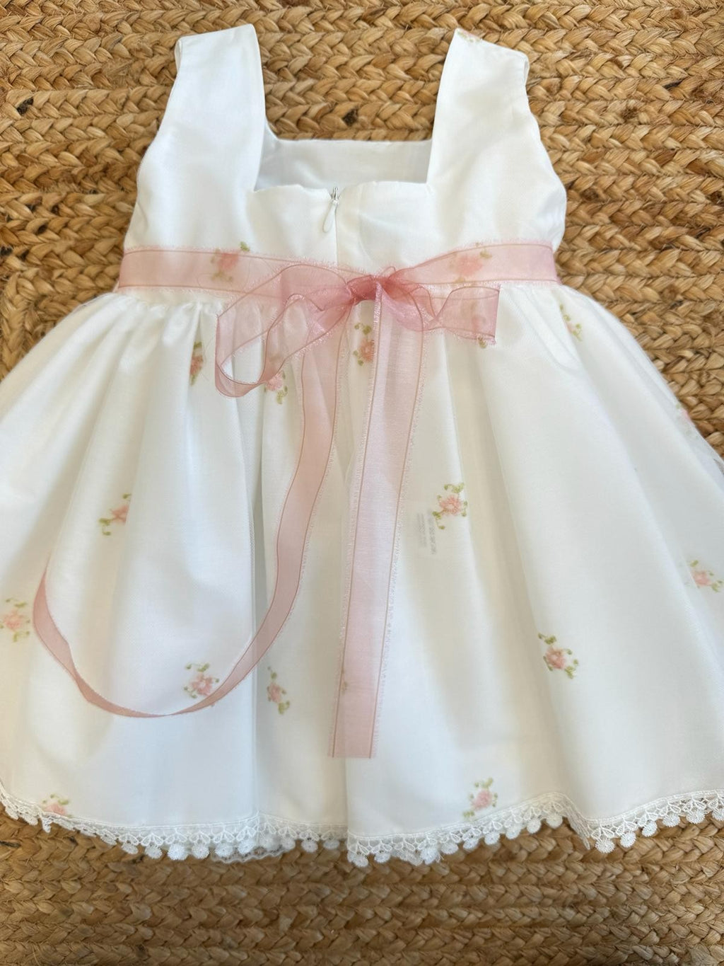 Abito elegante ricamato