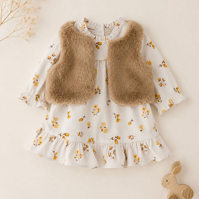 Abito bimba panna con stampa floreale gialla e gilet beige morbido coordinato