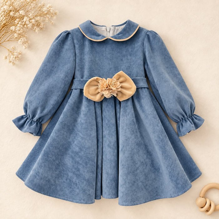 Abito bimba primo compleanno azzurro polvere con colletto beige e fiocco floreale
