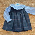 Abito bimba tartan blu con camicia azzurra in cotone e colletto volant