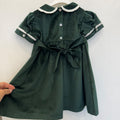 Abito bimba primo compleanno in velluto verde bottiglia con punto smock e colletto panna