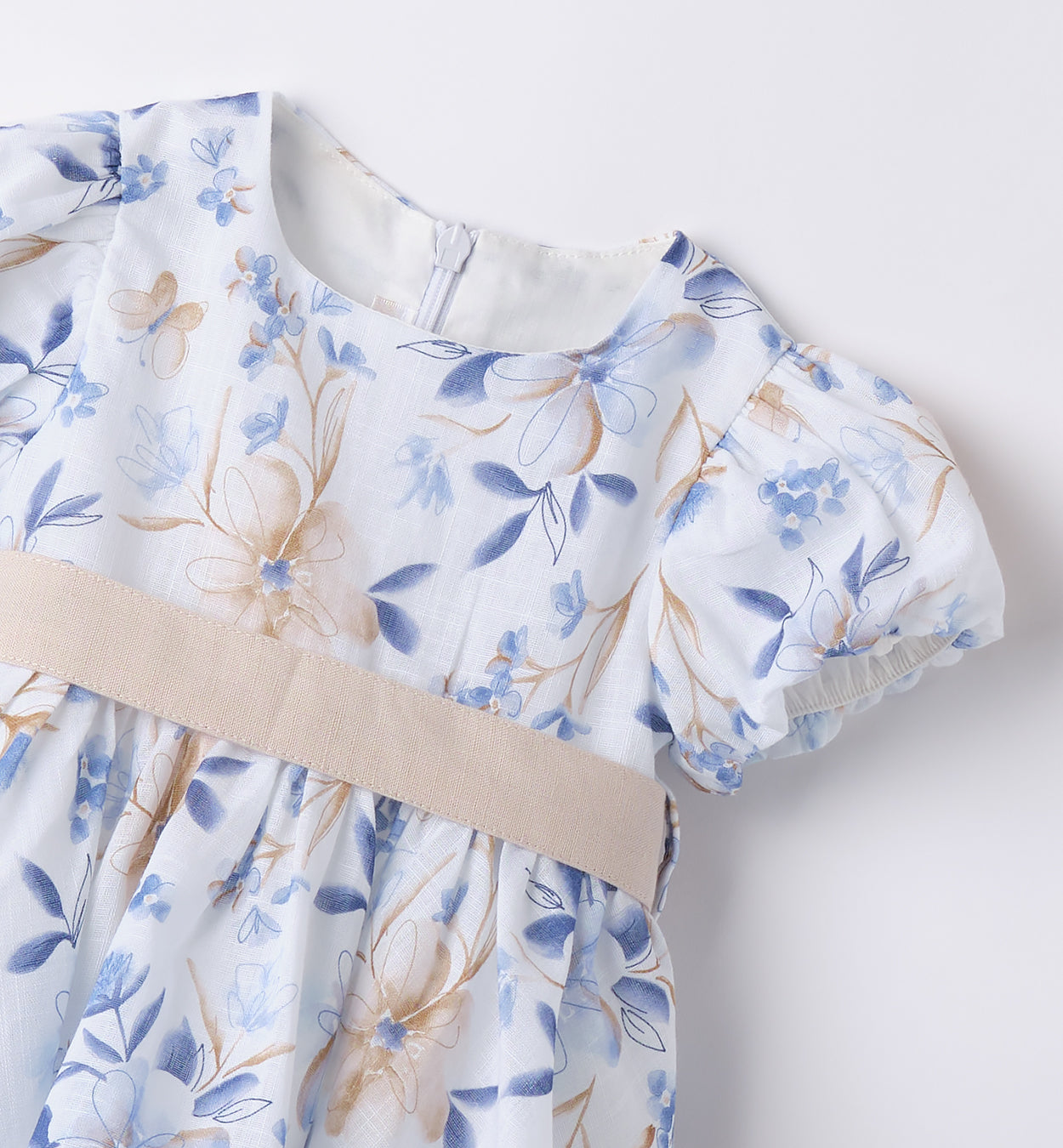 Vista posteriore dell'abito casual chic floreale con fiocco beige