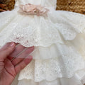 dettaglio tulle e pizzo ricamato vestito battesimo