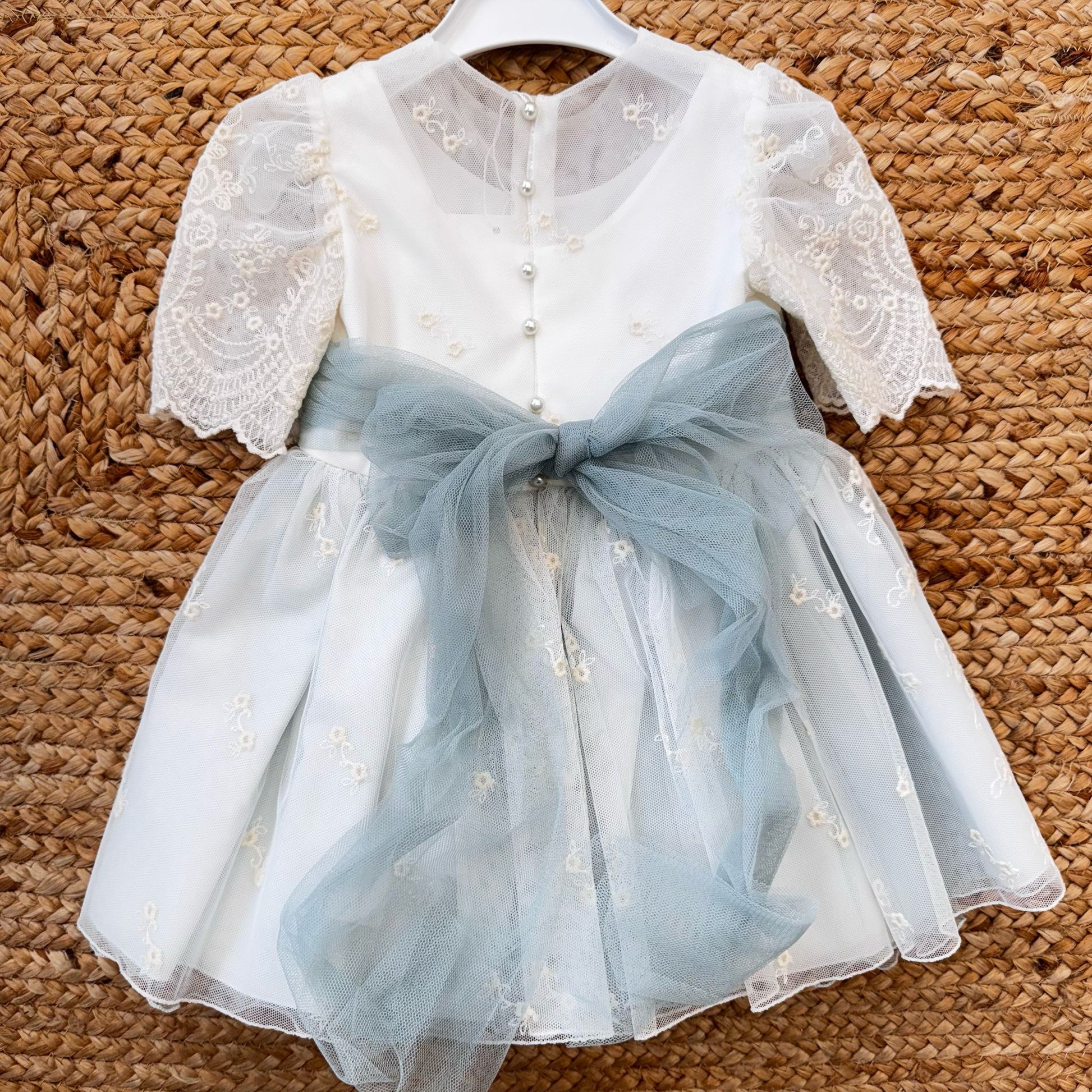 Vestito elegante bambina con ricami e dettagli in tulle