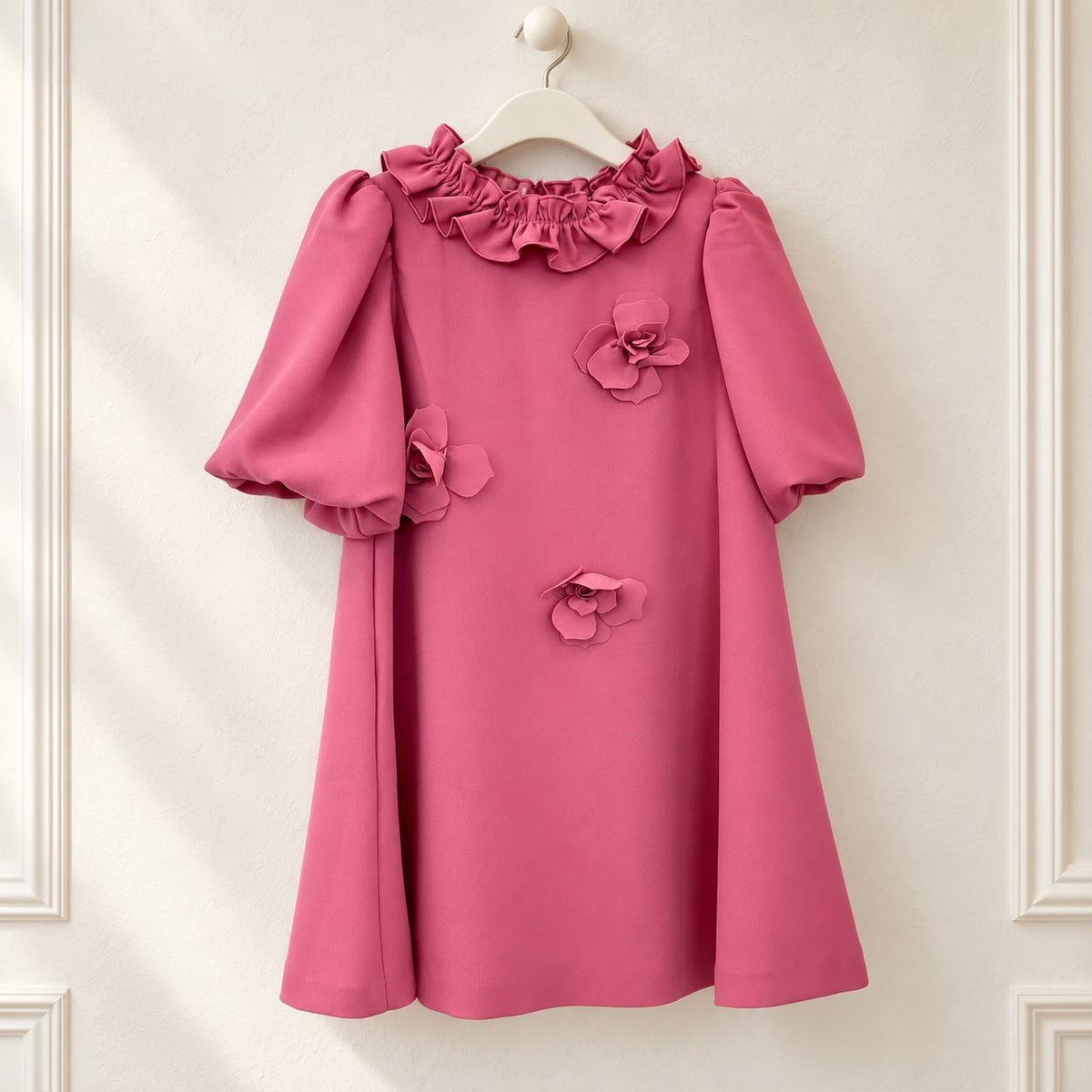 Abito elegante bambina rosa antico in misto cotone con fiori applicati, maniche a palloncino e collo con volant
