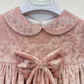 Abito elegante bimba in velluto rosa cipria con strass, colletto arrotondato e grande fiocco