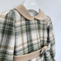 Abito bimba tartan verde e beige con colletto Peter Pan e fiocco laterale coordinato