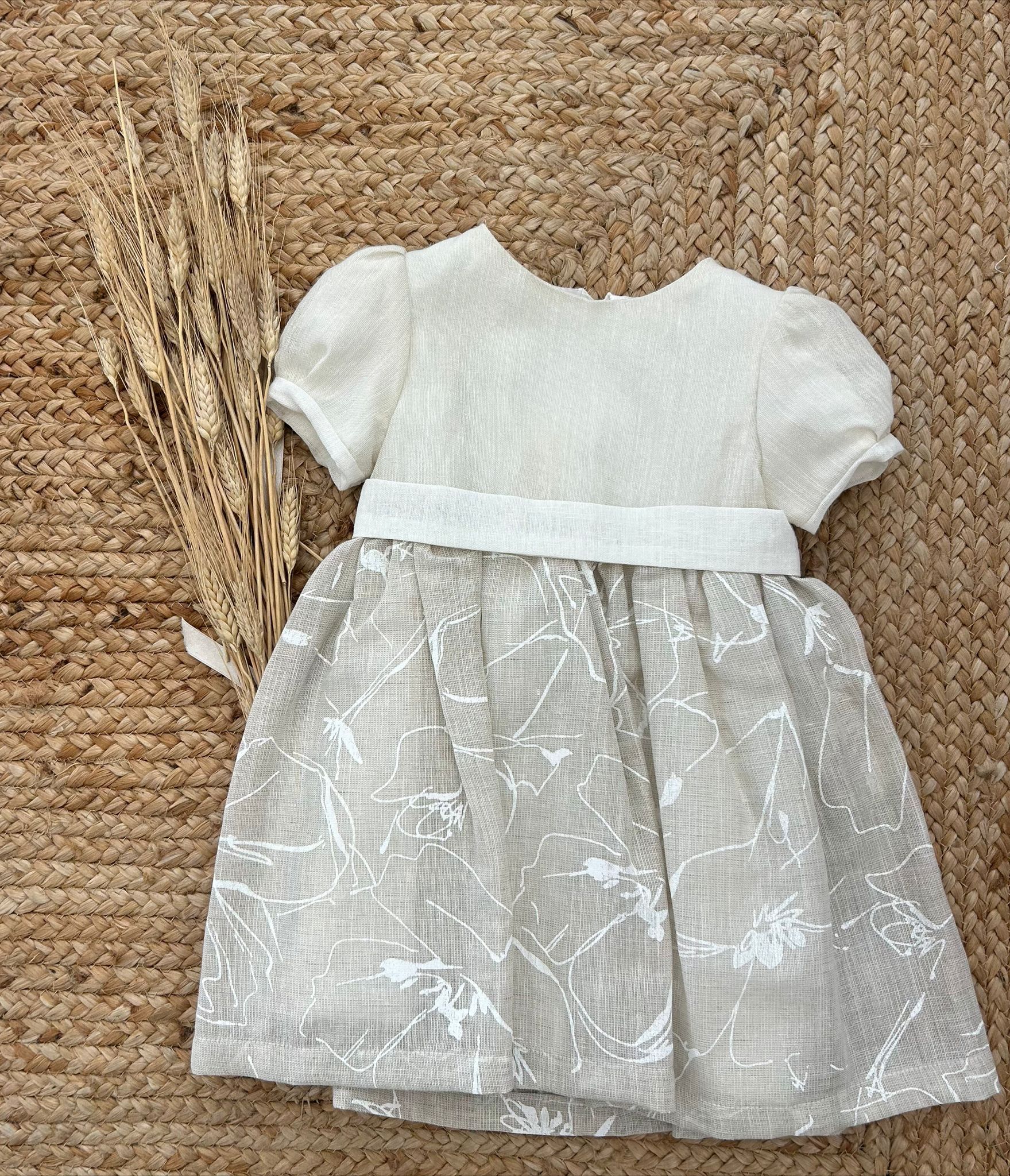 Abito lino bambina elegante con gonna floreale beige