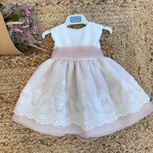 Abito neonata con cintura rosa cipria e ricamo bianco