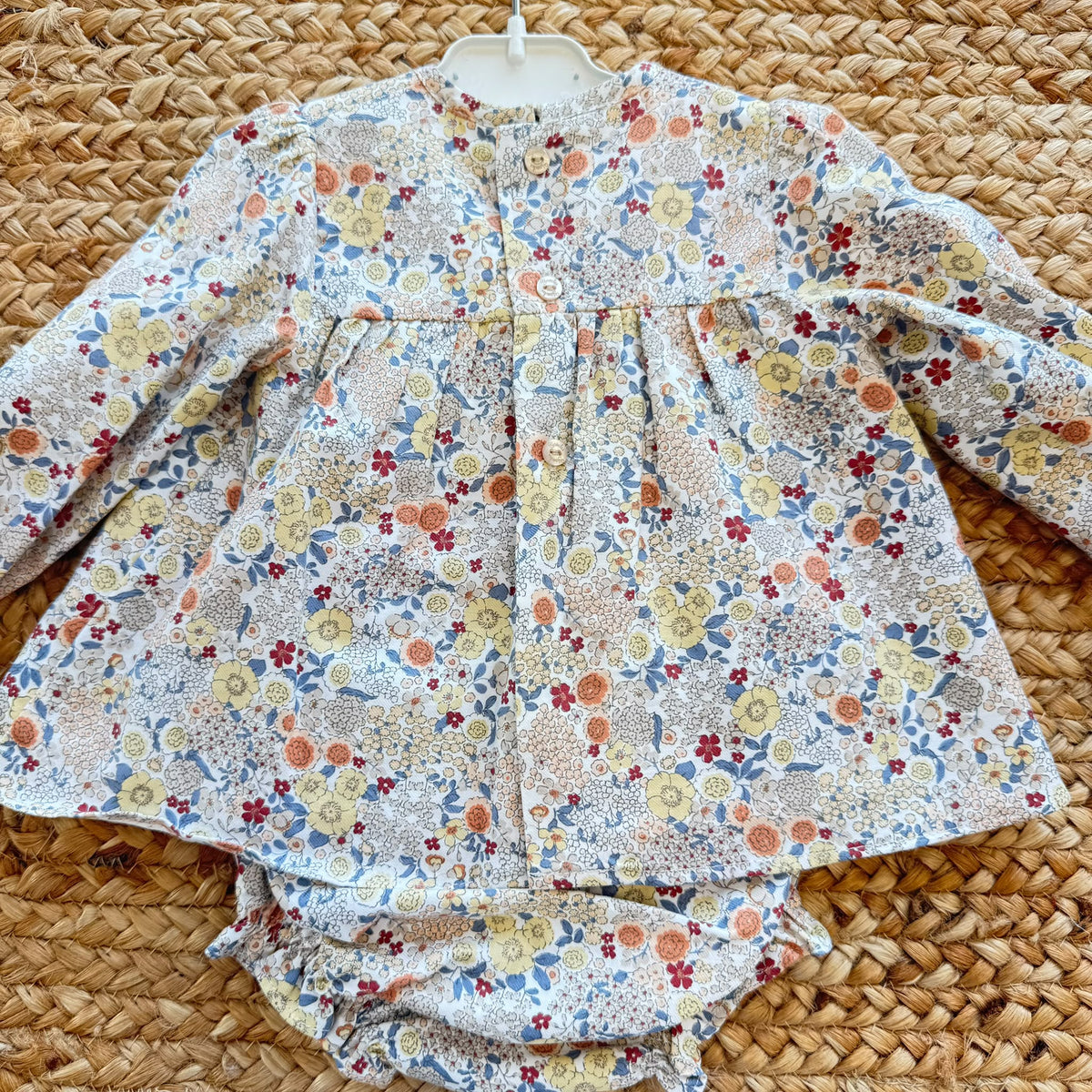 Abito pagliaccetto bimba floreale Yoedu con punto smock e pagliaccetto coordinato