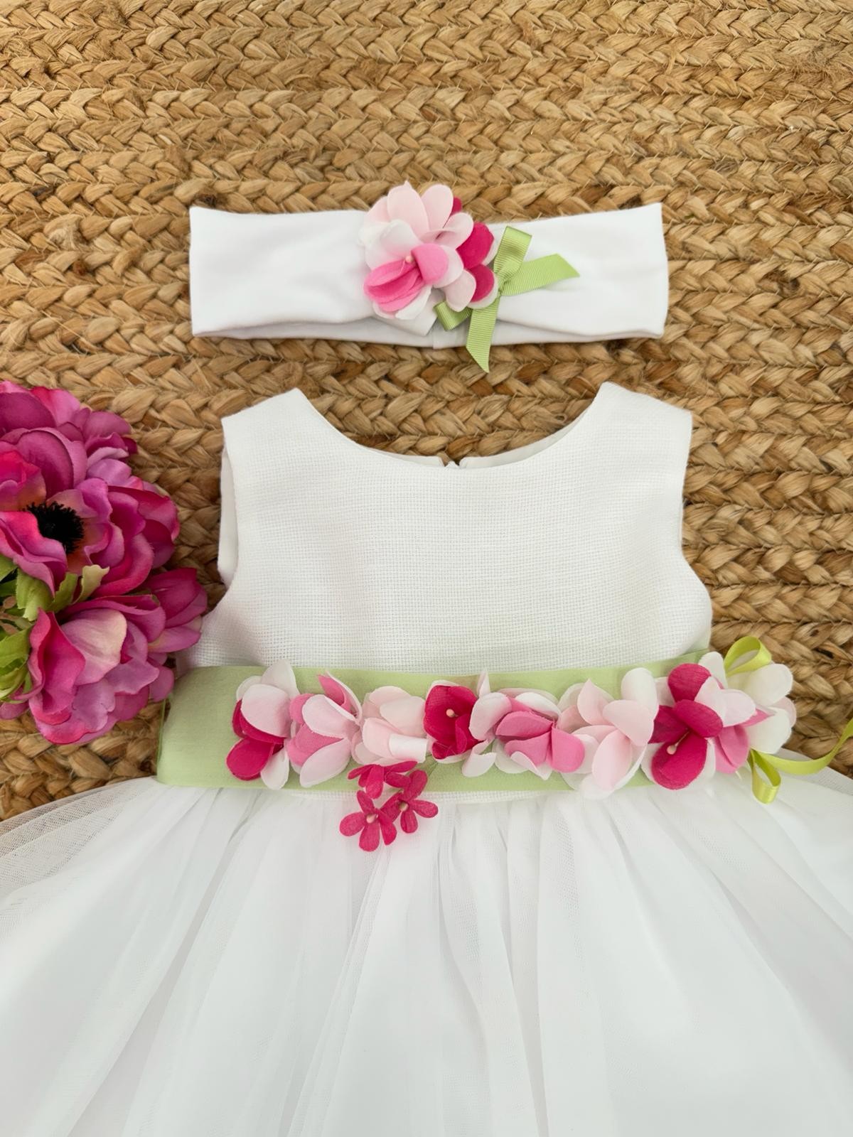 Abito in tulle e fiori fucsia