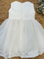 Abito In Tulle Con Orlo In Pizzo, Spilla Fiori