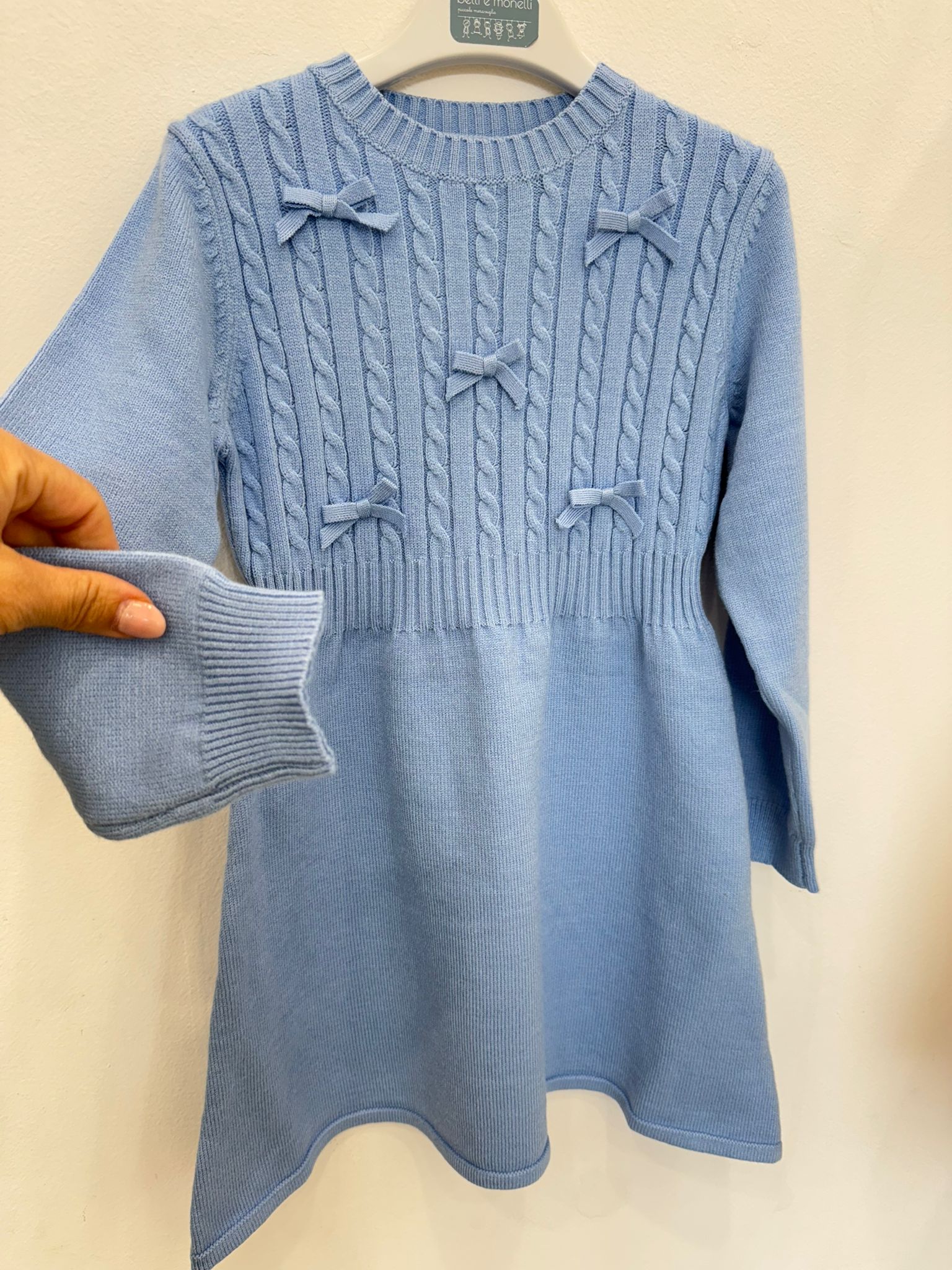 abito bambina azzurro in maglia con fiocchetti tono su tono