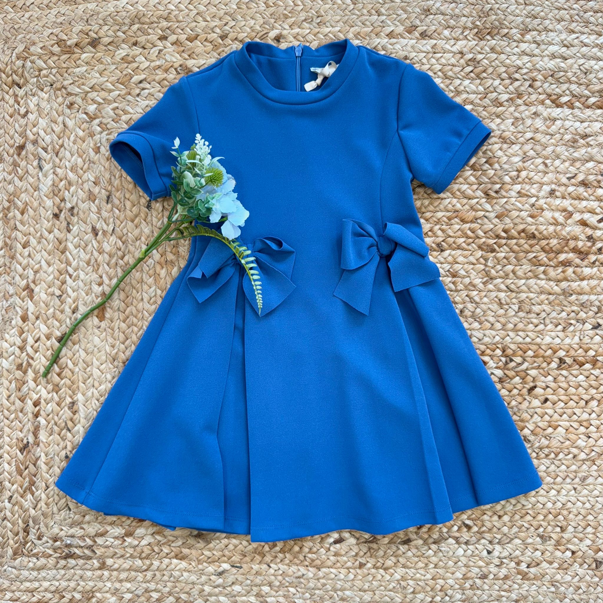 abito bambina blu elegante con fiocchi laterali e gonna svasata