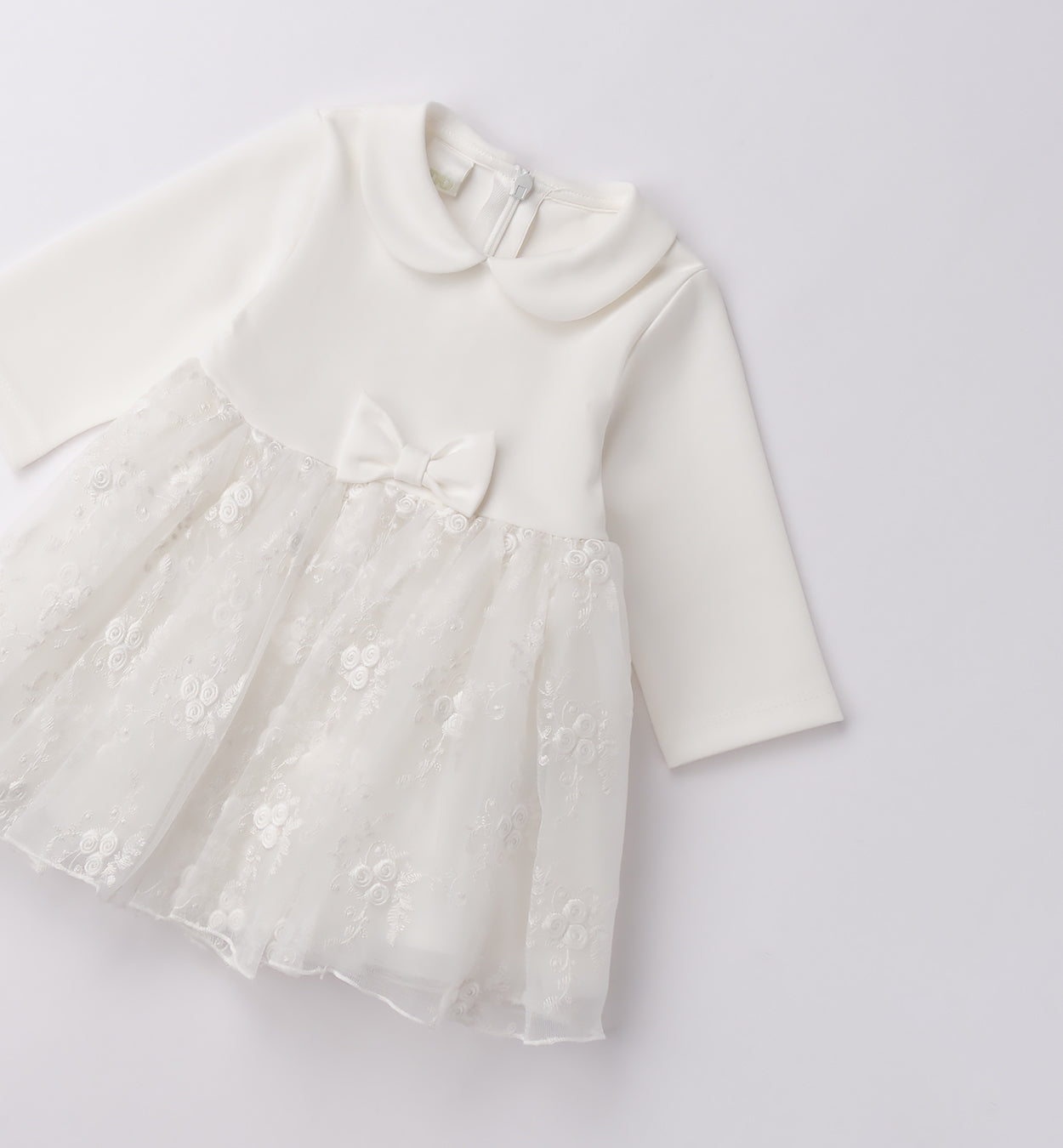 abito bianco battesimo bimba con ricami e fiocco