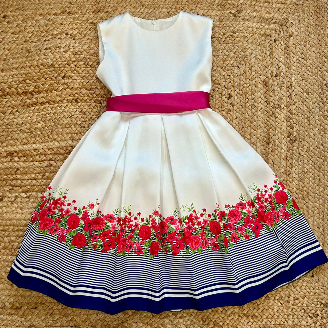 abito bimba elegante con cintura fucsia vista frontale