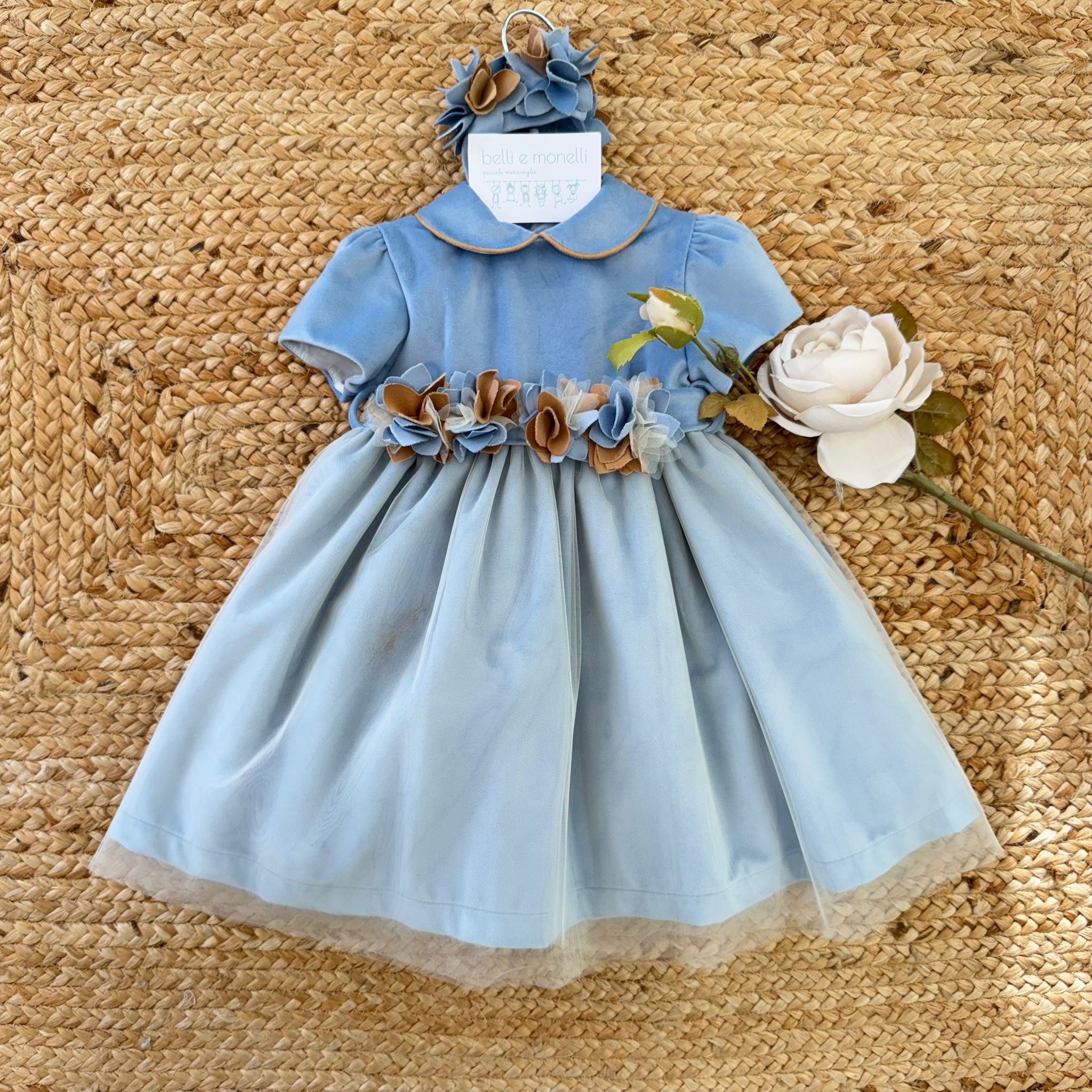 abito bimba velluto celeste con fiori e tulle
