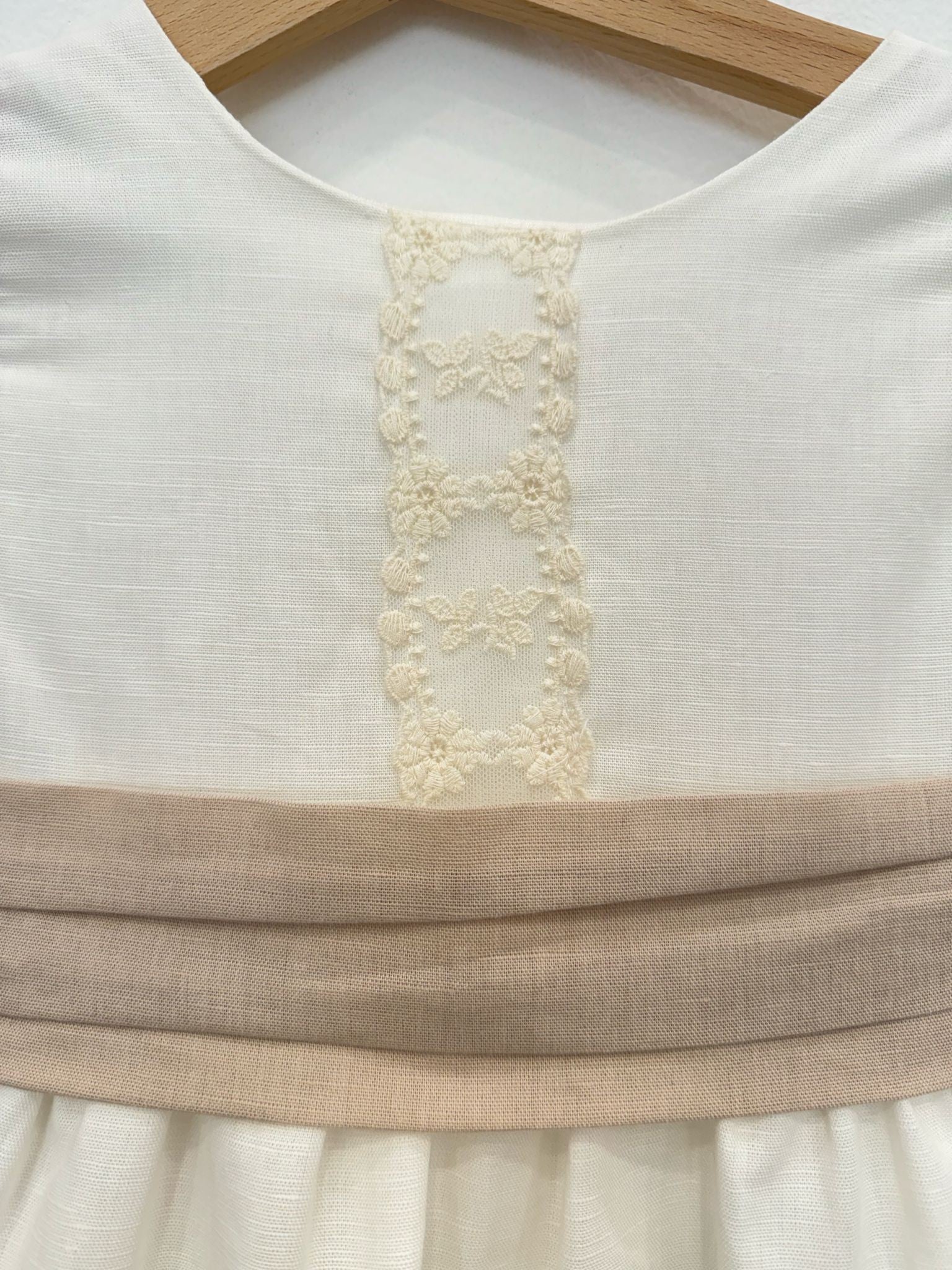 Abito In Lino Beige E Bianco Panna