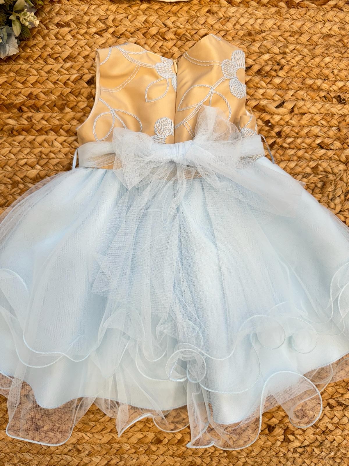 Abito ricamato Con Gonna In Tulle e Cintura Con Spilla Fiori