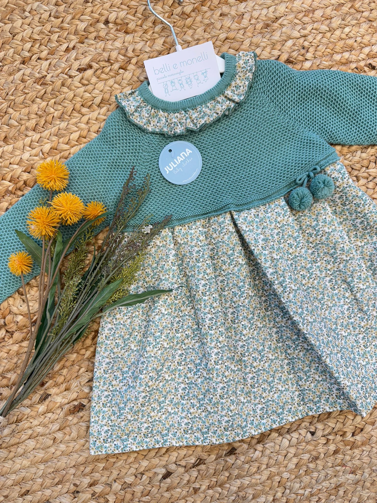 abito elegante bimba verde con corpetto maglia e gonna floreale