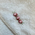 Accappatoio neonata in spugna bianca con cappuccio e roselline ricamate rosa antico