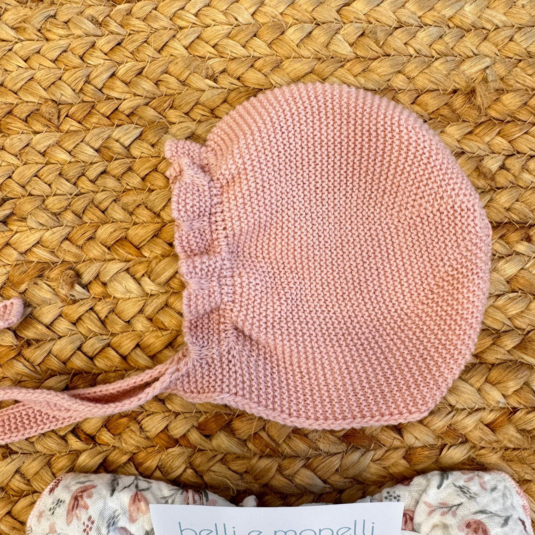 Completo neonata rosa con colletto fiori e cuffietta