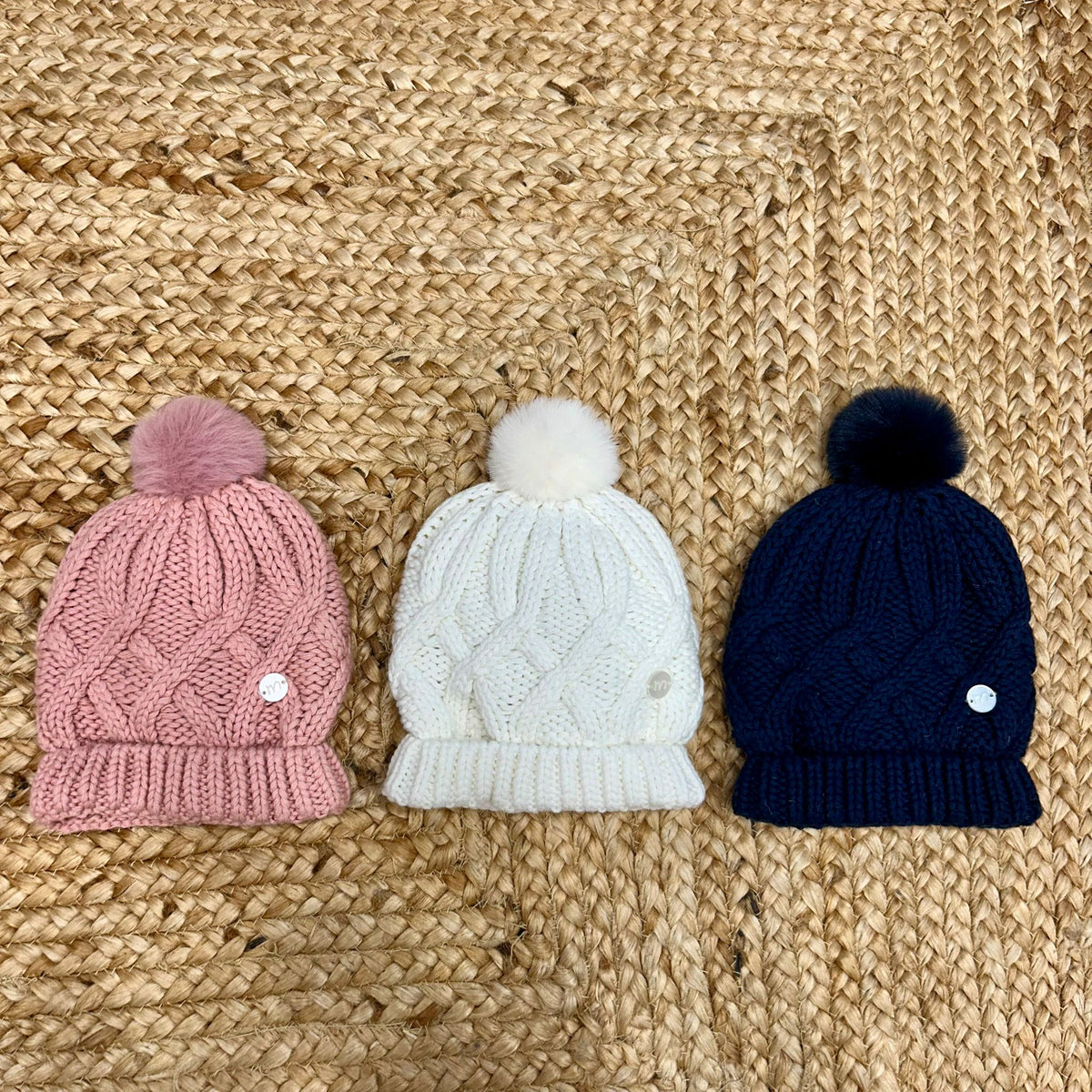 Cappellino intrecciato con pompon