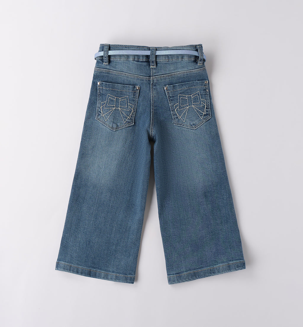 Coordinato bambina con camicia a righe e jeans a zampa con cintura azzurra


