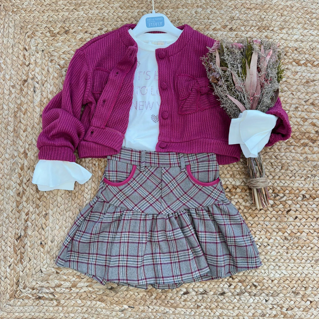 Completo bambina con cardigan fucsia e gonna scozzese grigia