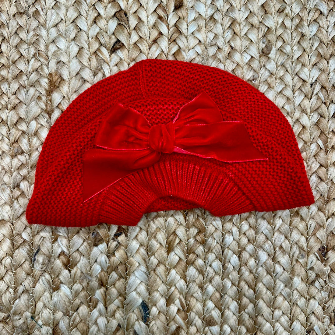 basco rosso Condor in maglia con fiocco in velluto per bambina