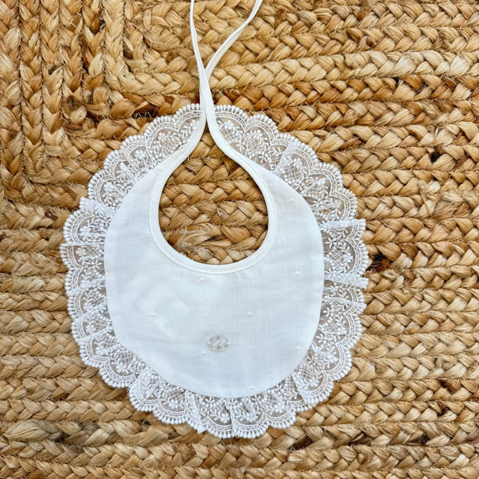 bavaglino battesimo bambina con pizzo ricamato
