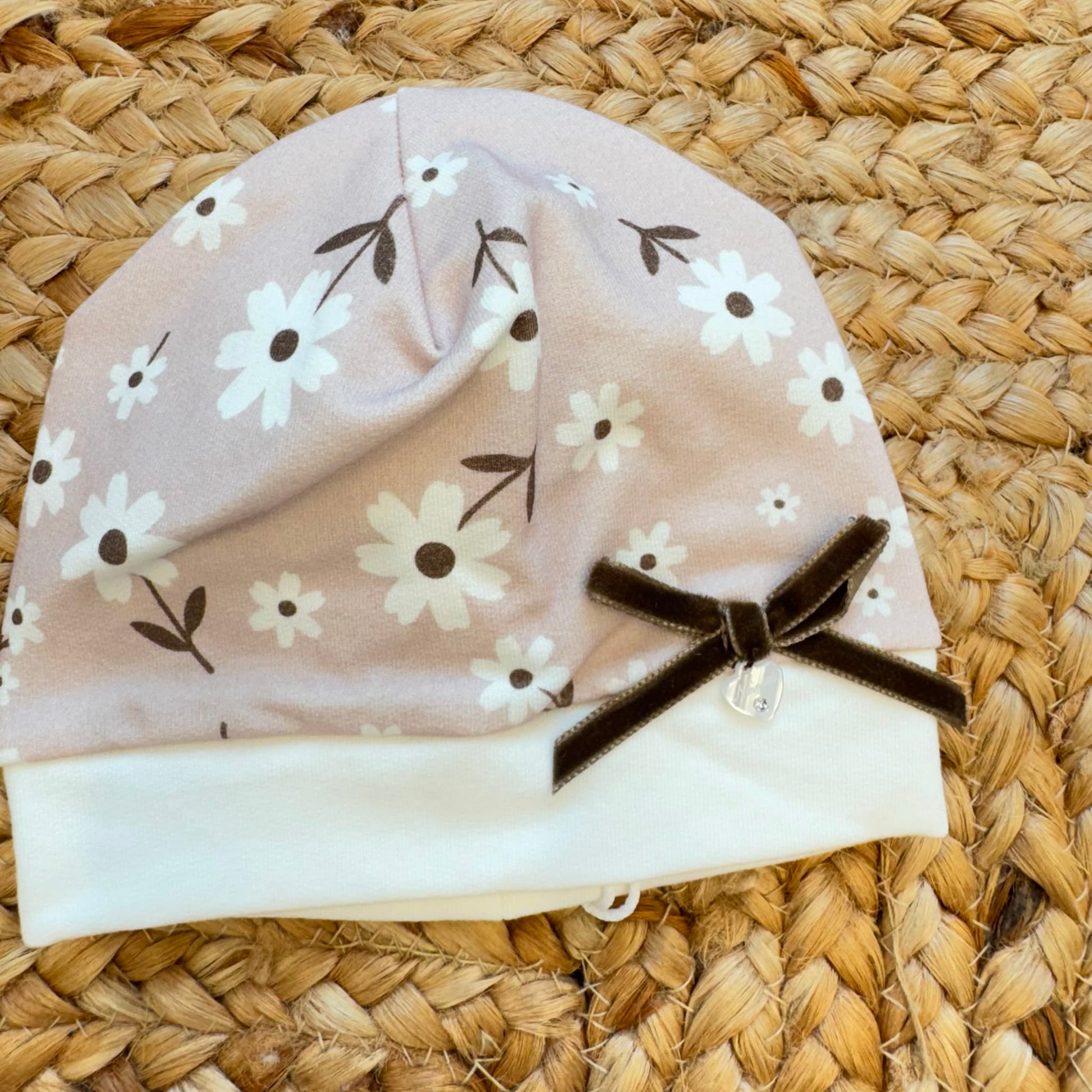 Uscita clinica neonata in caldo cotone con copertina sfoderabile, lenzuola, cappellino e bavaglino coordinati.