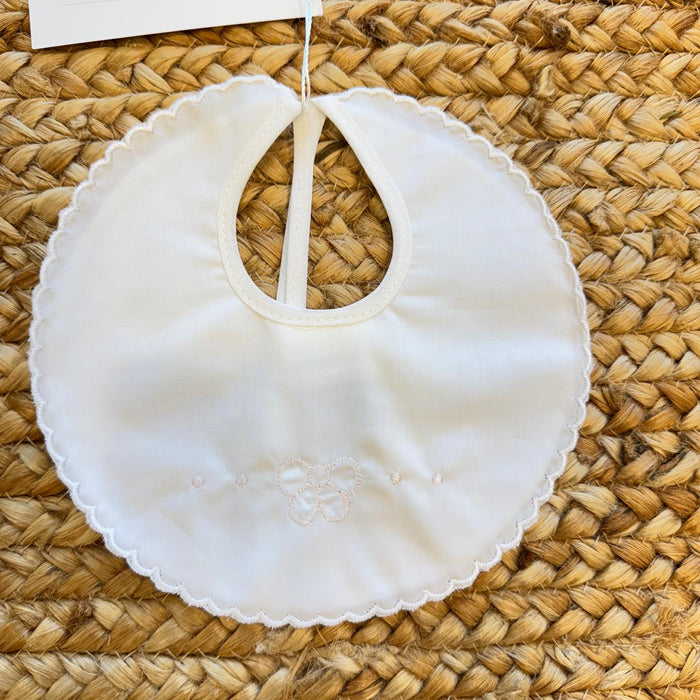 bavaglino neonata bianco in cotone con fiocco ricamato