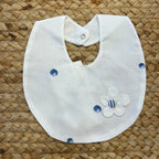 Bavaglino neonata bianco con fiore ricamato e pois blu