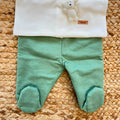 Coordinato uscita clinica neonato in caldo cotone verde salvia con coperta, lenzuolino, cappellino e bavaglino Made in Italy.