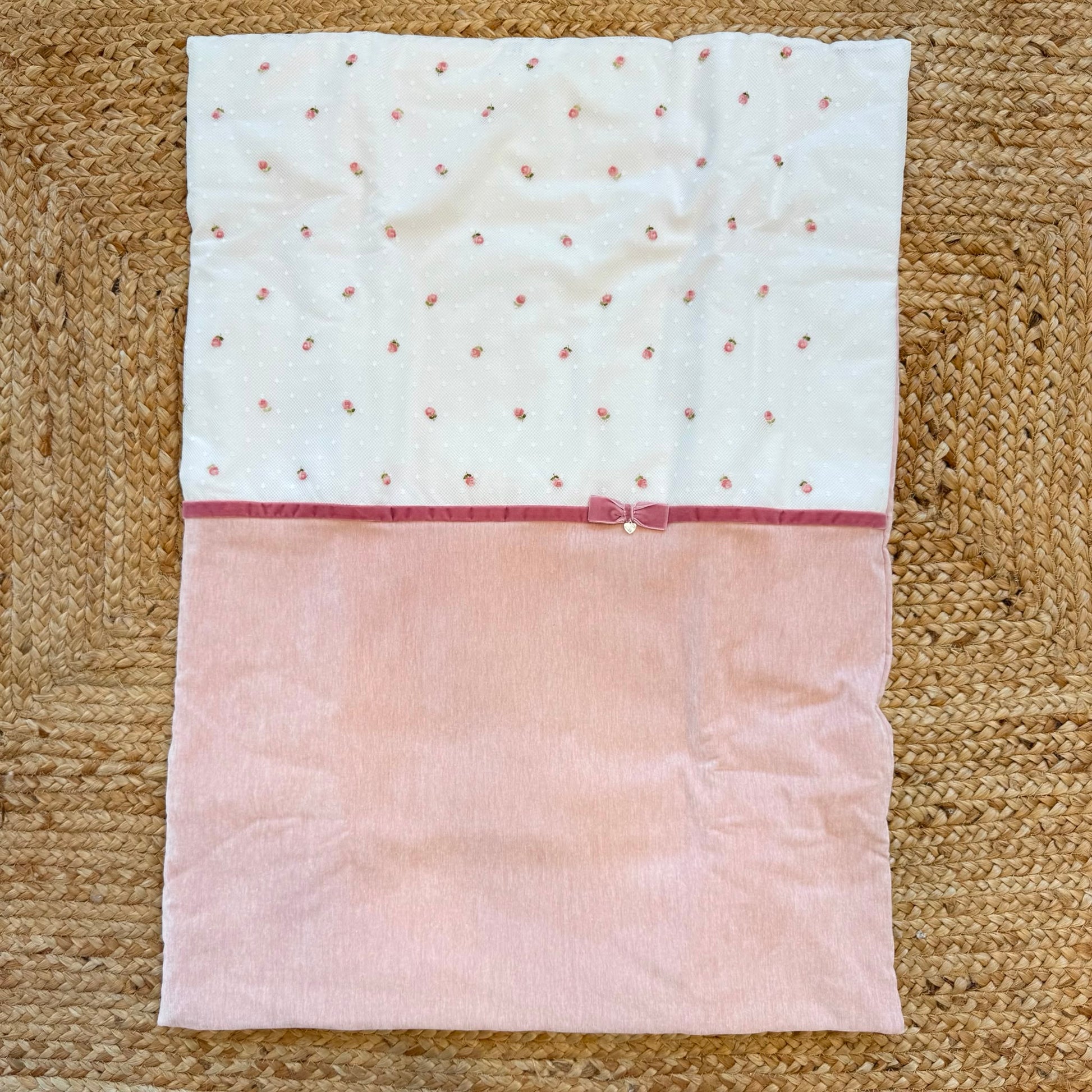 Uscita clinica neonata in ciniglia rosa con copertina sfoderabile e completo lenzuola.