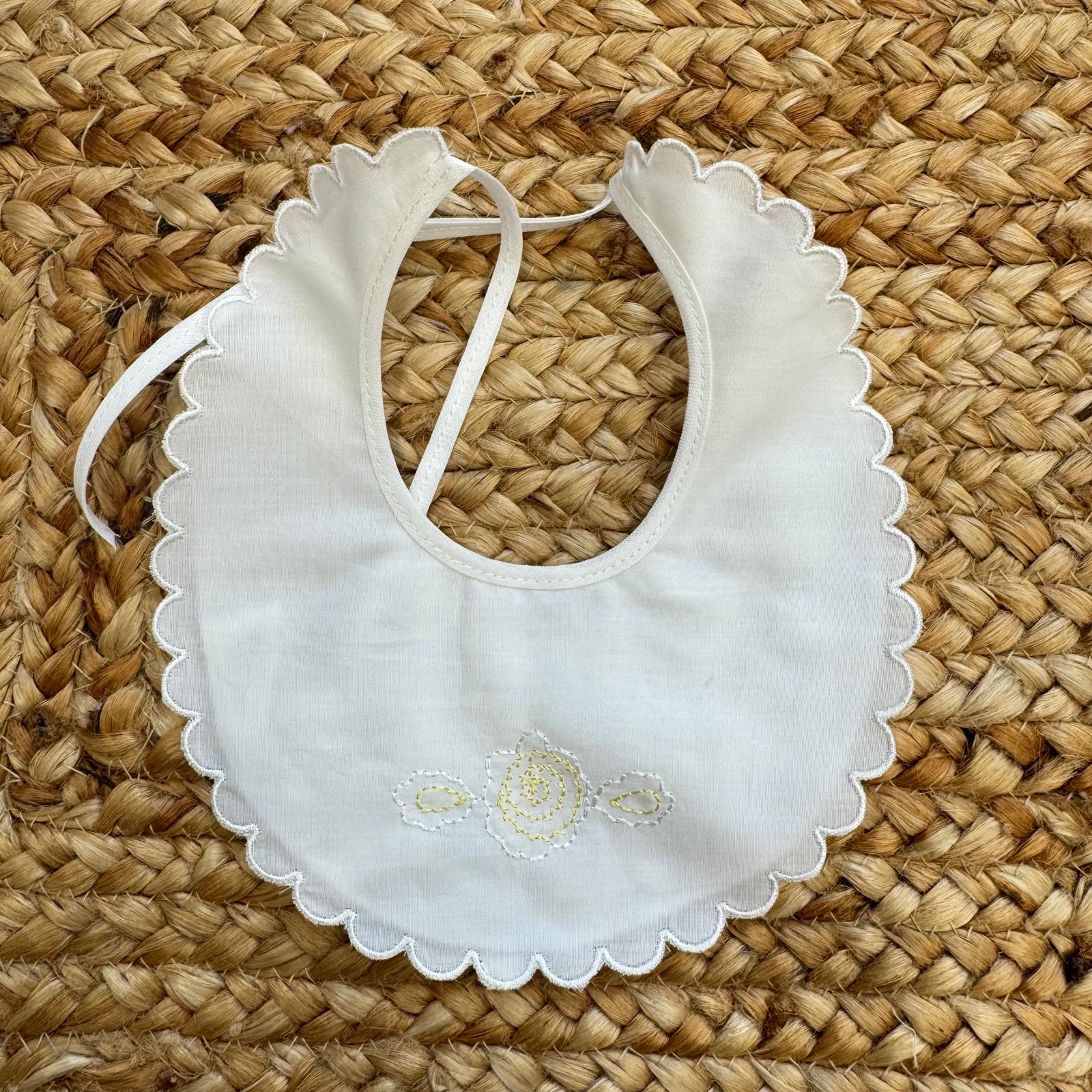 bavetta neonata cotone panna con ricamo floreale