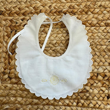 bavetta neonata cotone panna con ricamo floreale