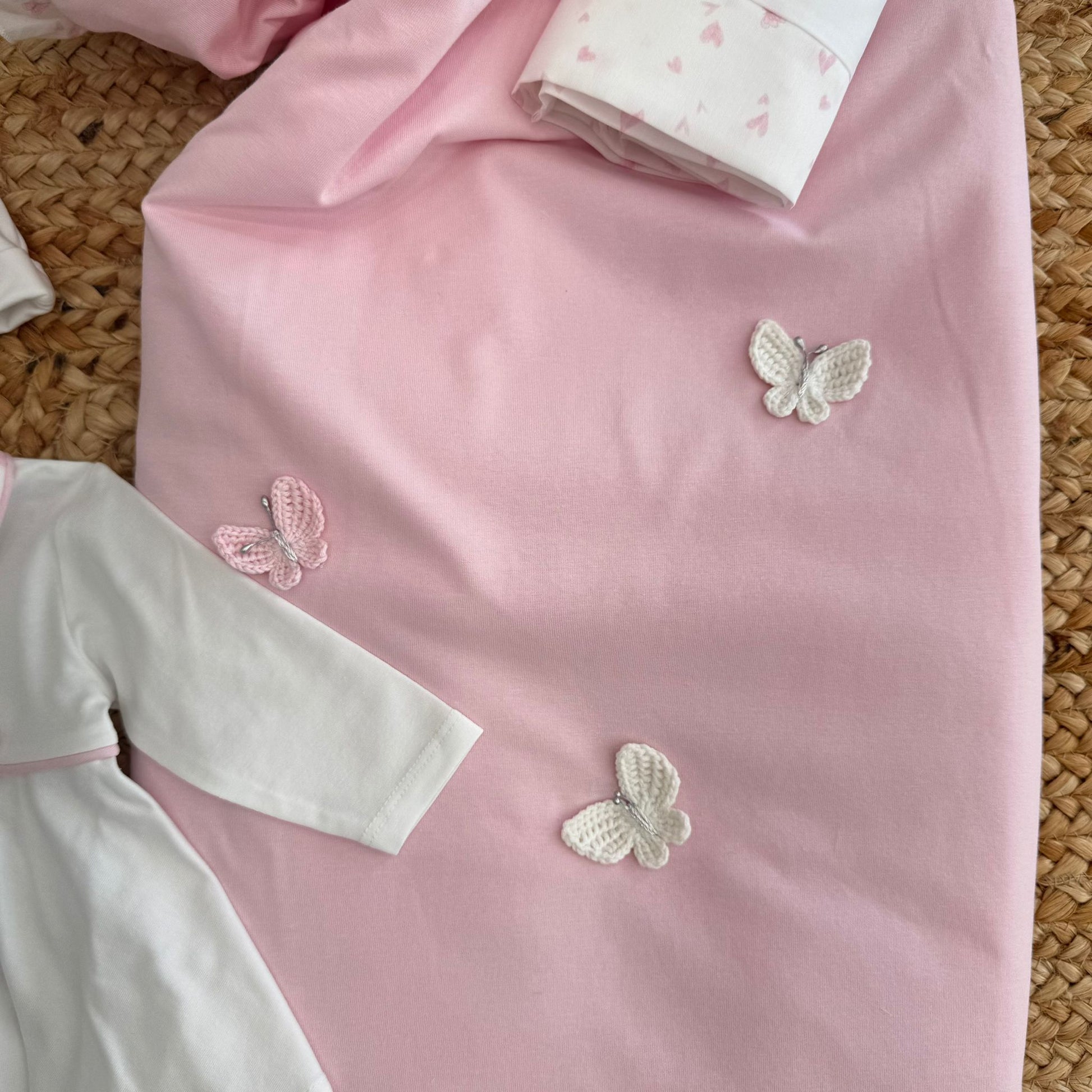 bavetta neonata con stampa cuoricini rosa