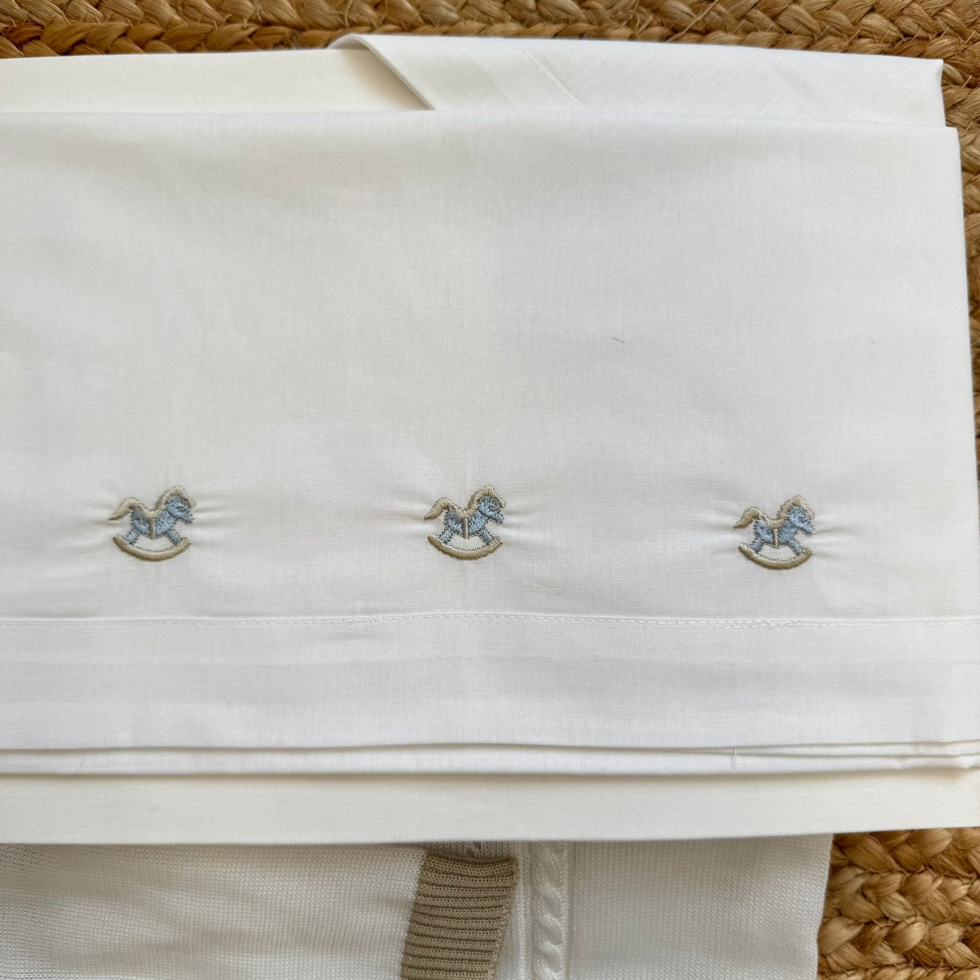 bavetta coordinata in cotone con ricamo cavallino