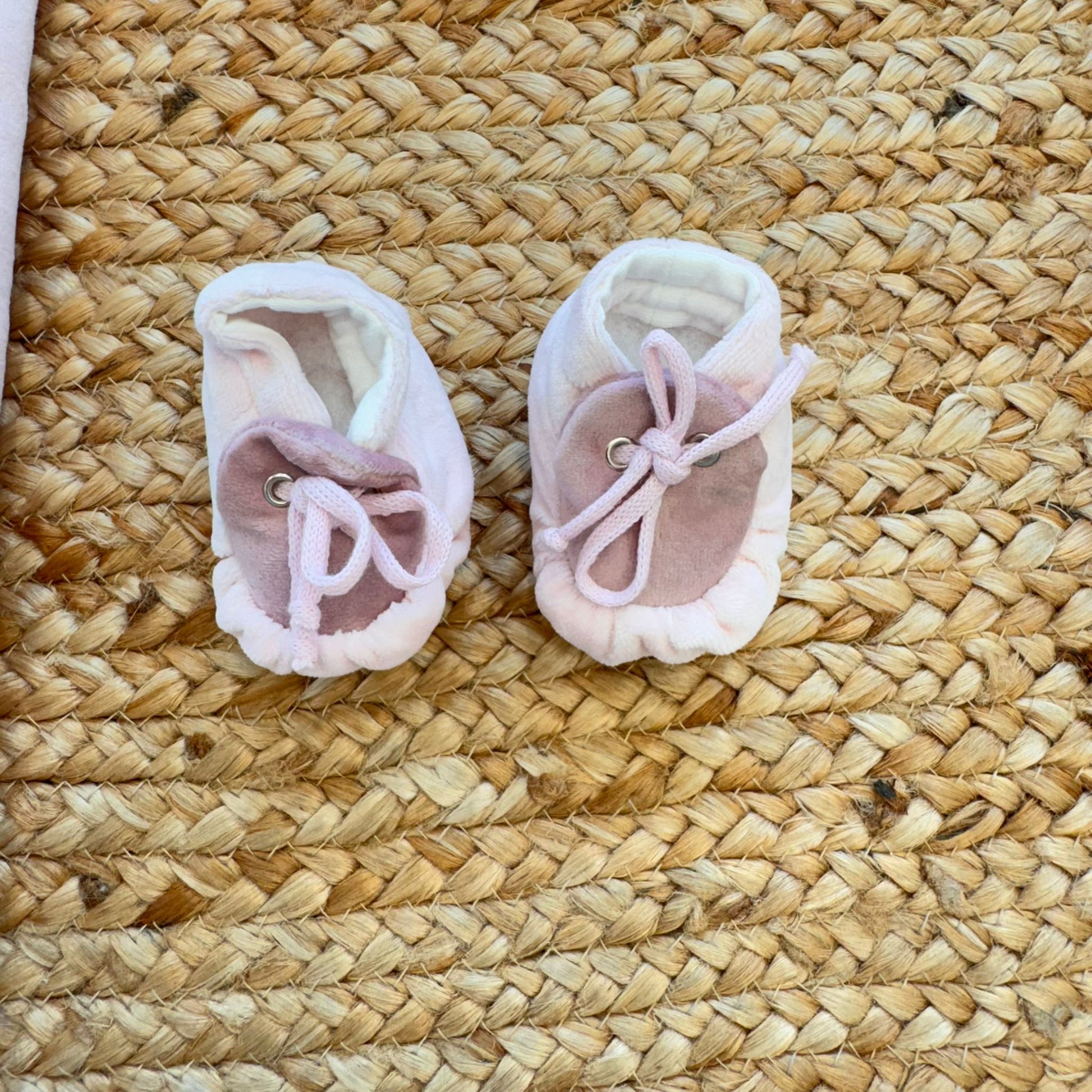 bavetta neonata in ciniglia con fascia rosa