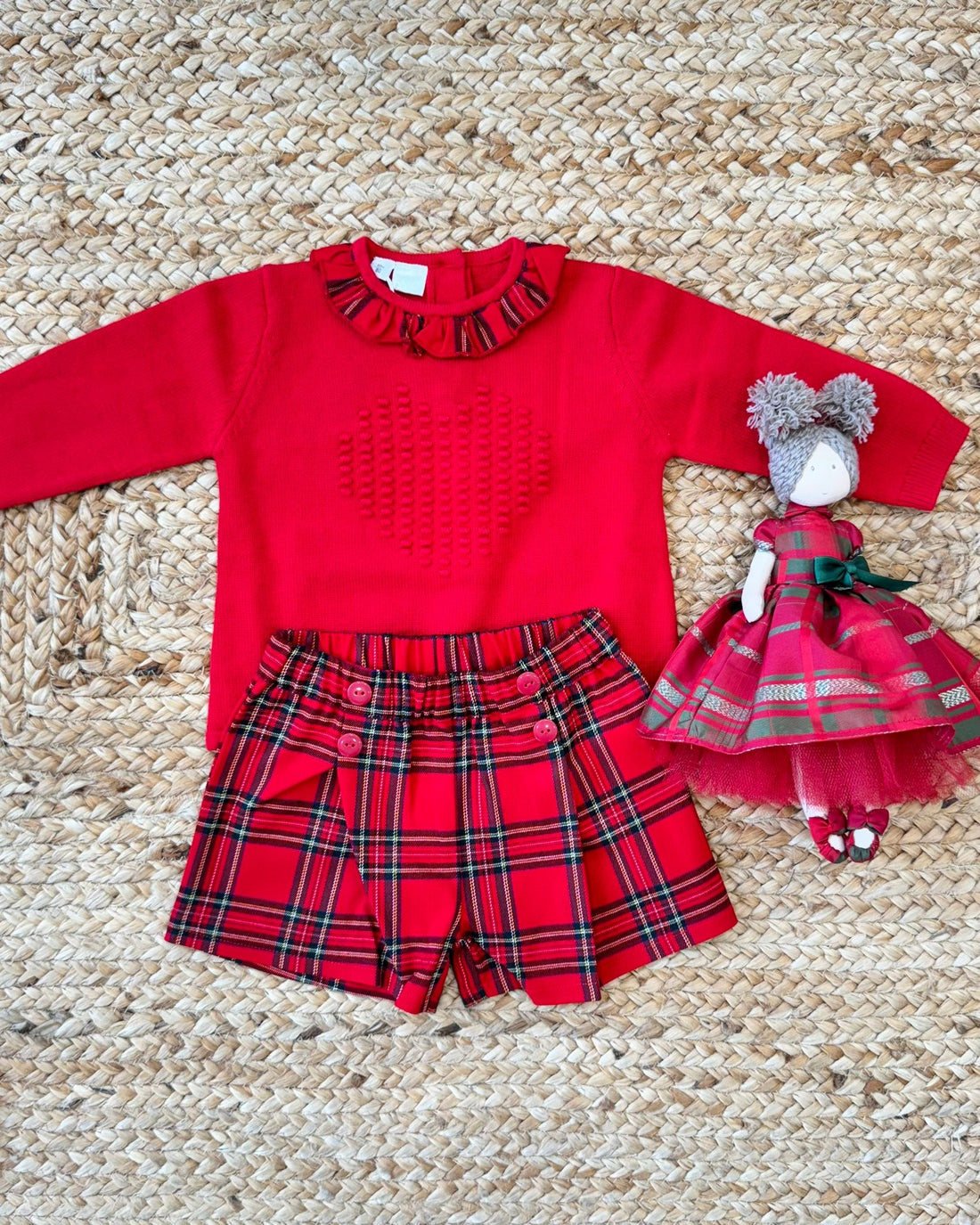 Completo Natalizio Rosso con Maglioncino Cuore e Shorts Tartan