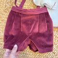 Dettaglio completo Battesimo bimbo bianco e bordeaux con cardigan in misto lana e papillon.
