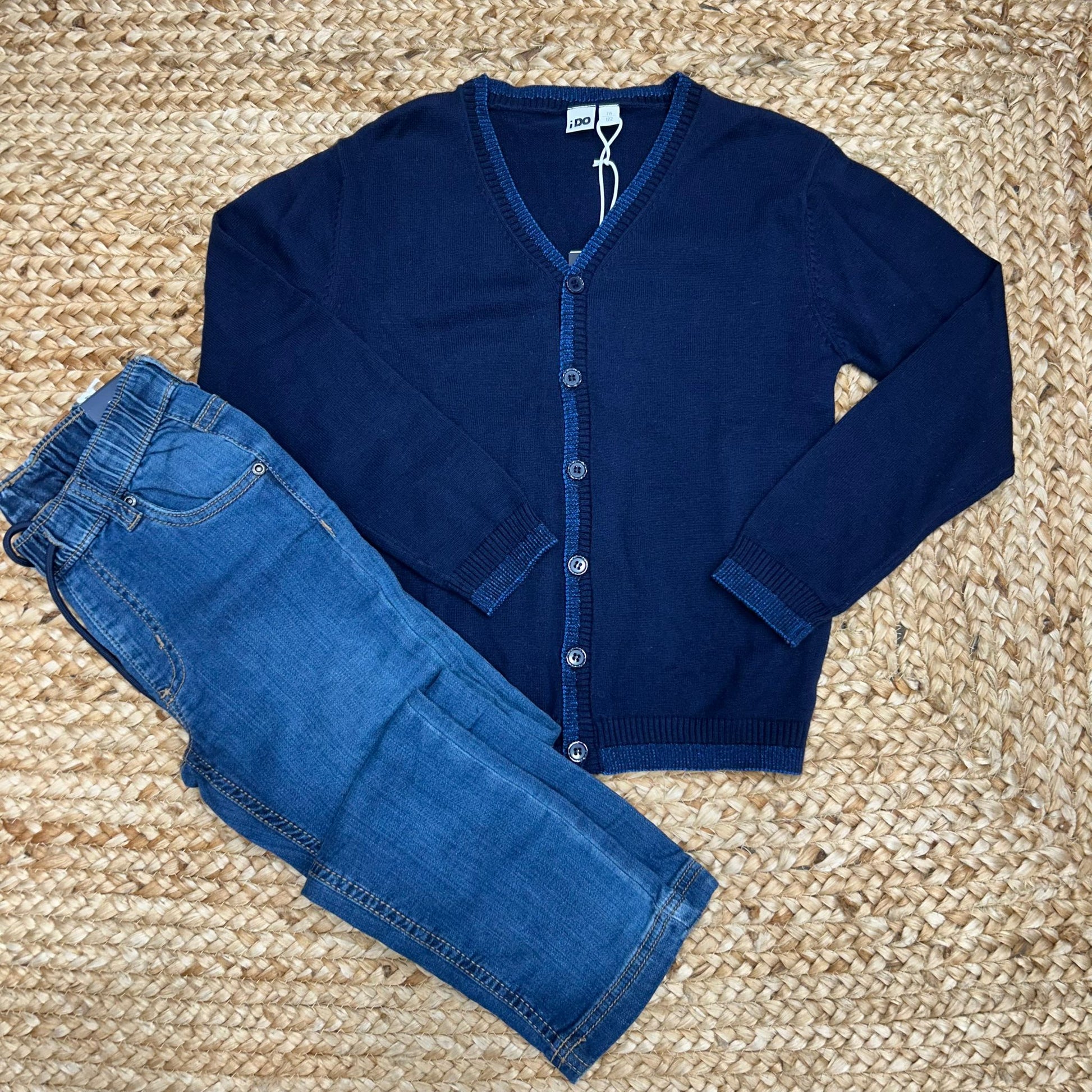 Completo bimbo blu con cardigan a bottoni e jeans coordinato